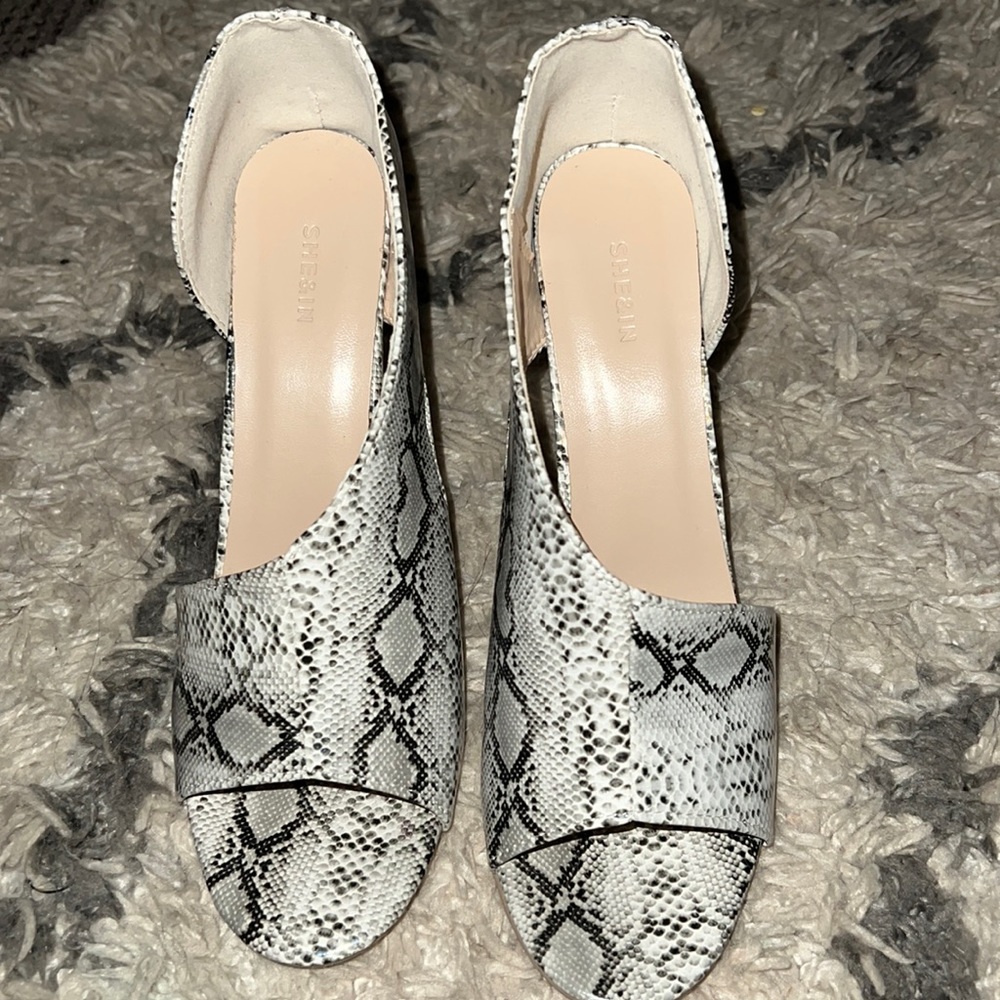 BNWOB Snake print peep toe slip in 4 1/2” heels